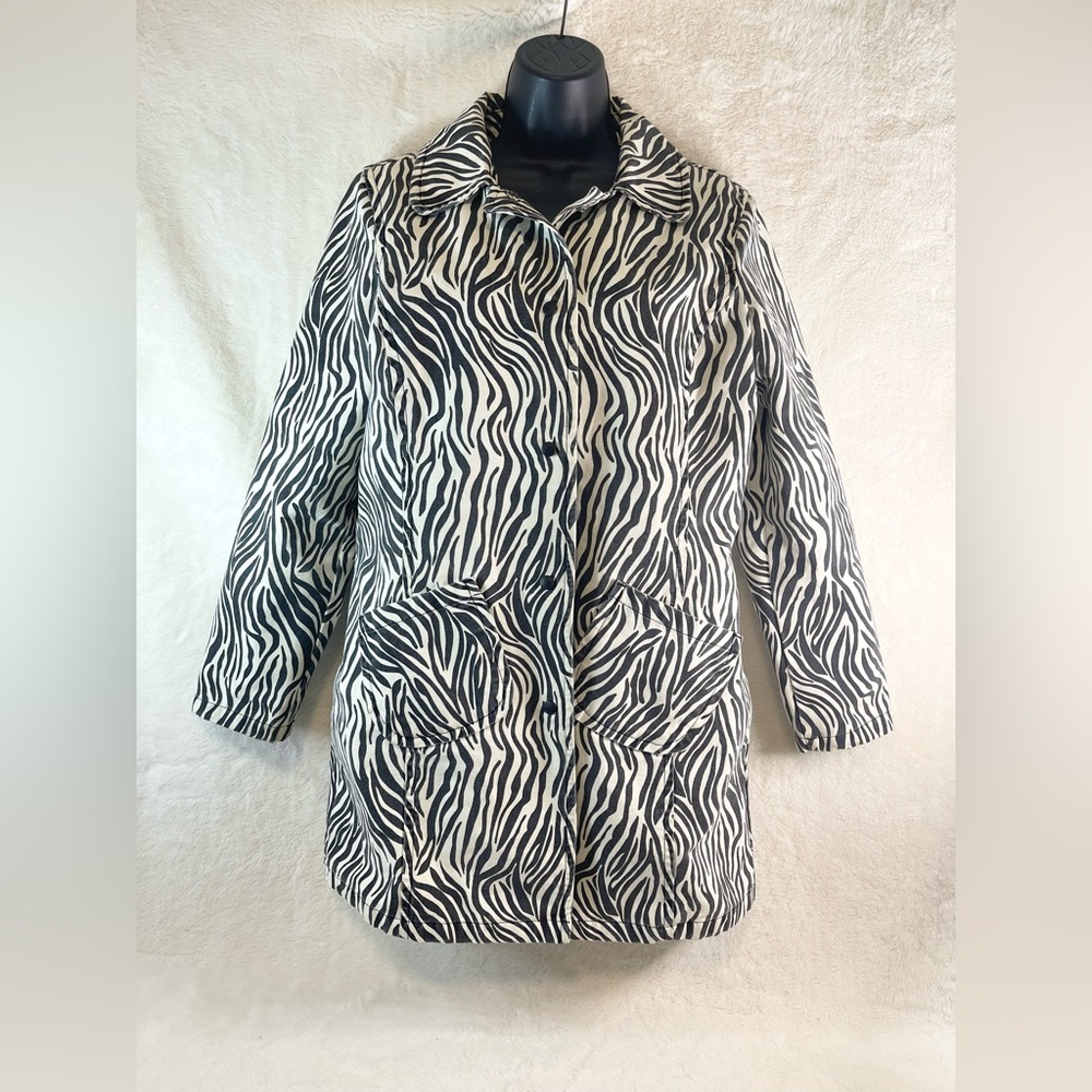 Y2K Old Navy Mid Weight Canvas
100% Cotton Zebra Trench Coat size L